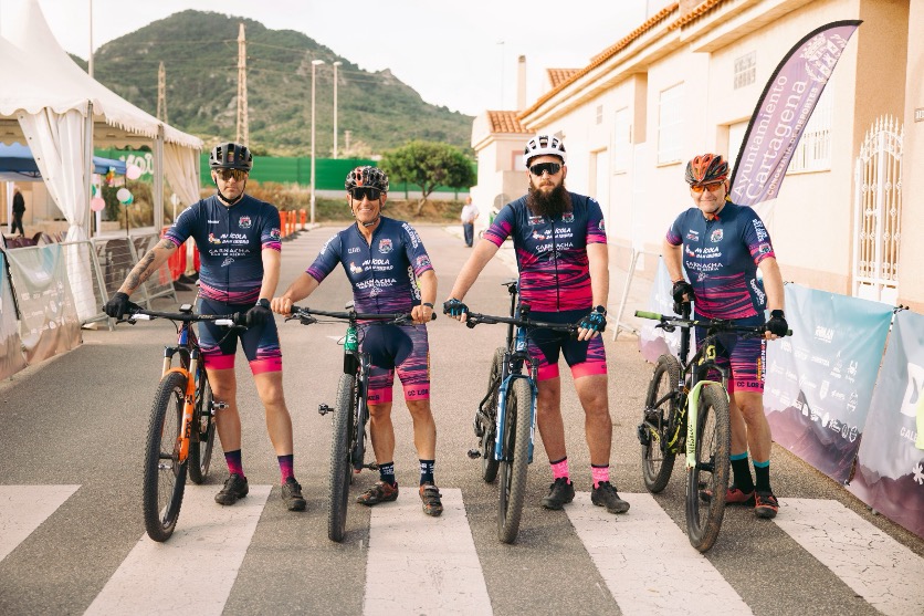 Ciclistas preparados para el desafío - Avícola San Isidro patrocinador